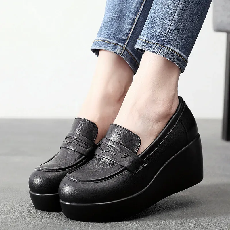 USS Shoes Vilma Women's Leather Black Platform Shoes